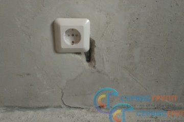 Дефекты при устройстве розетки и выбоины в стене
